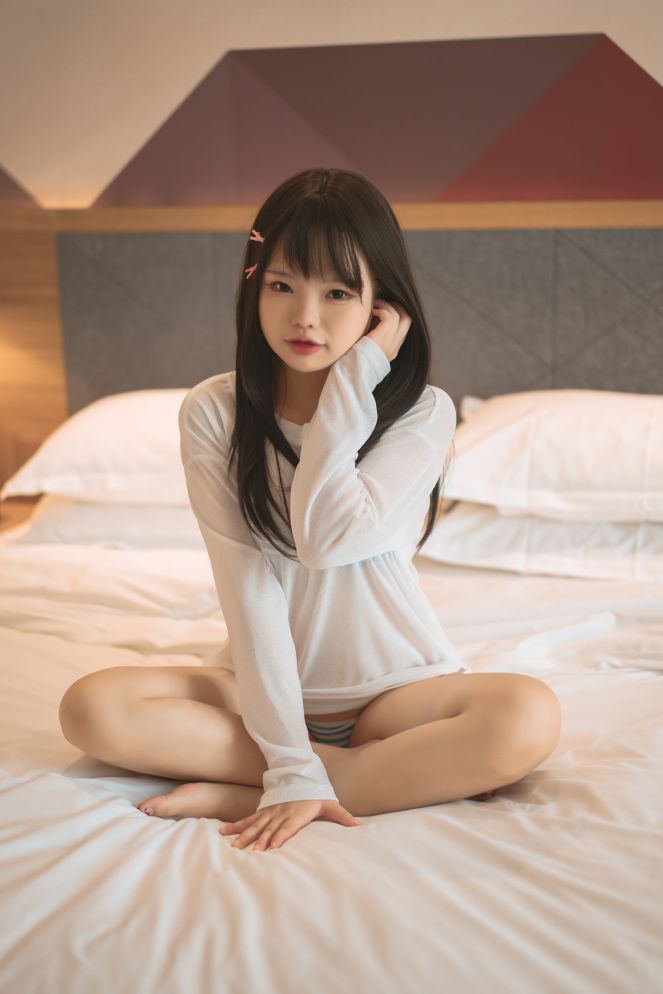 小瑶幺幺蓝白条纹 – 1349