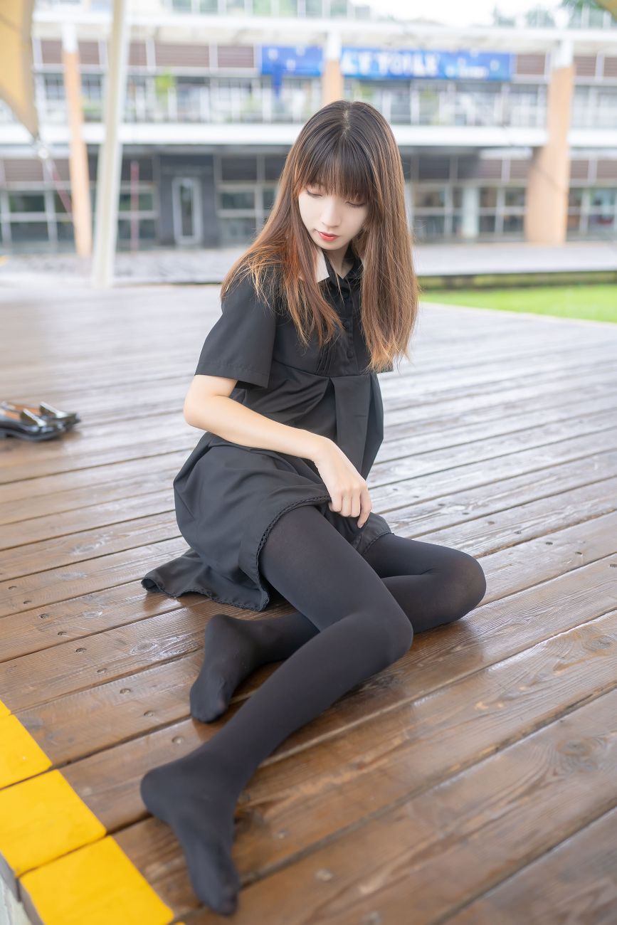 黑丝连衣裙少女 – 417