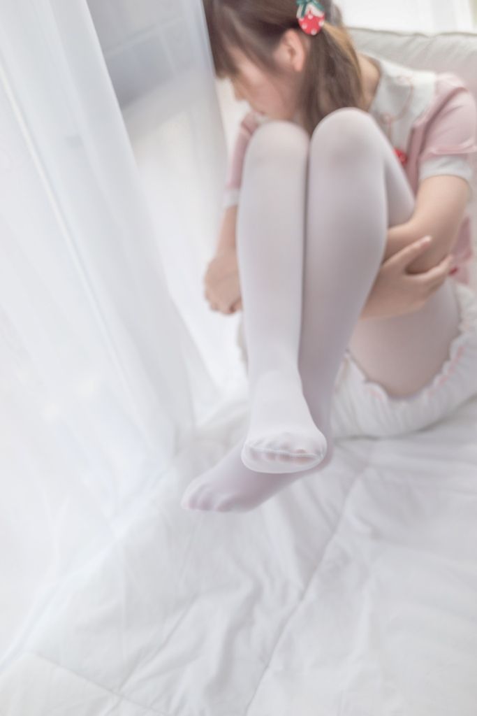 白丝萝莉喵 – 579