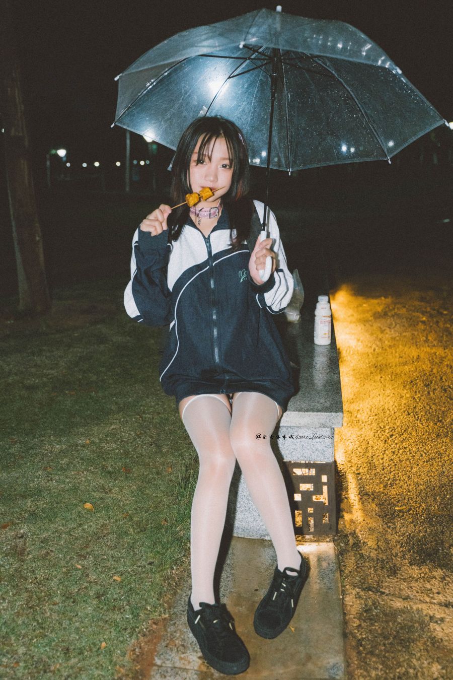 雨下校服 – 367