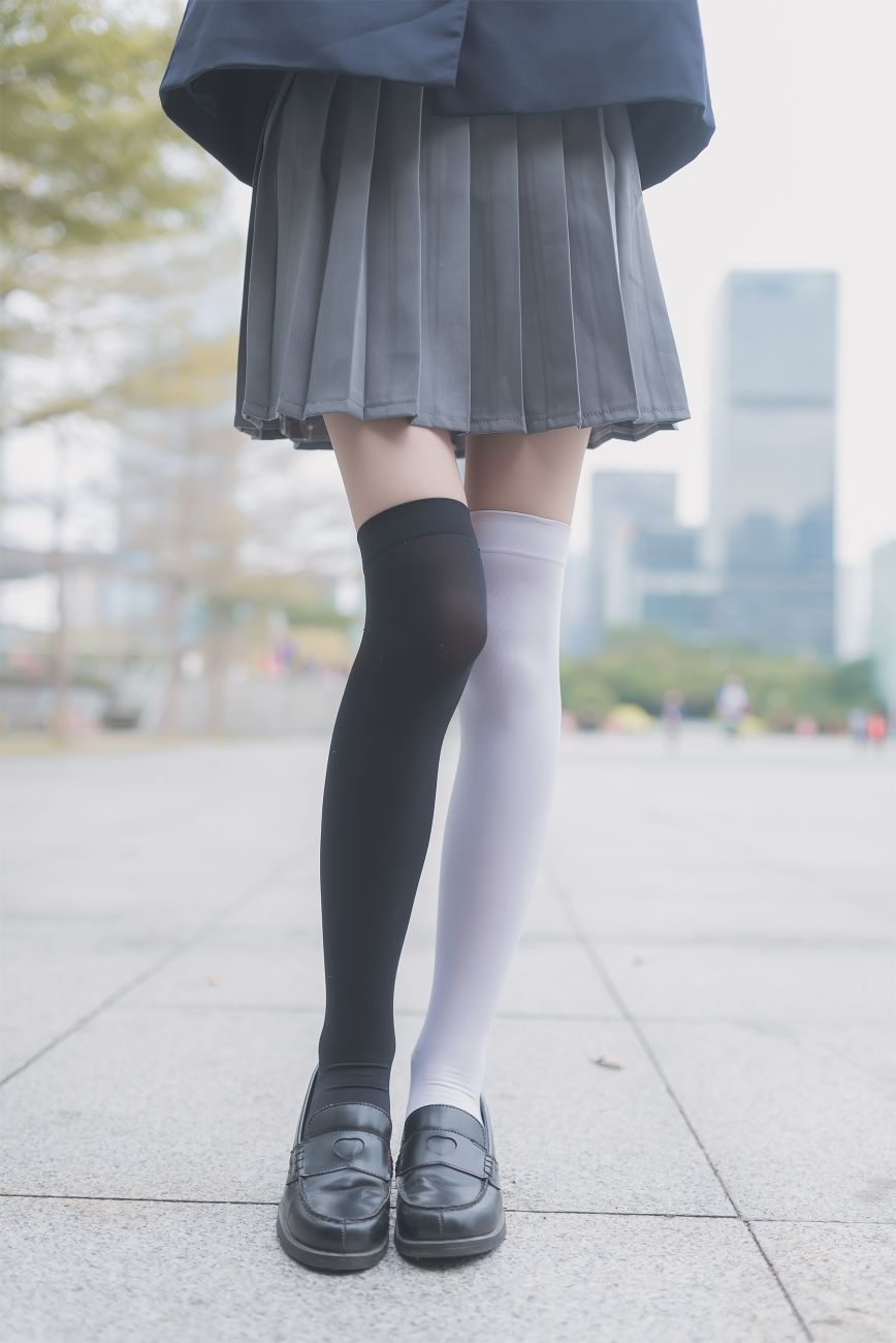 黑丝和白丝 – 642