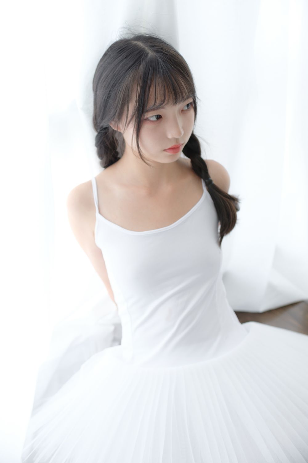 白丝芭蕾舞者 – 786