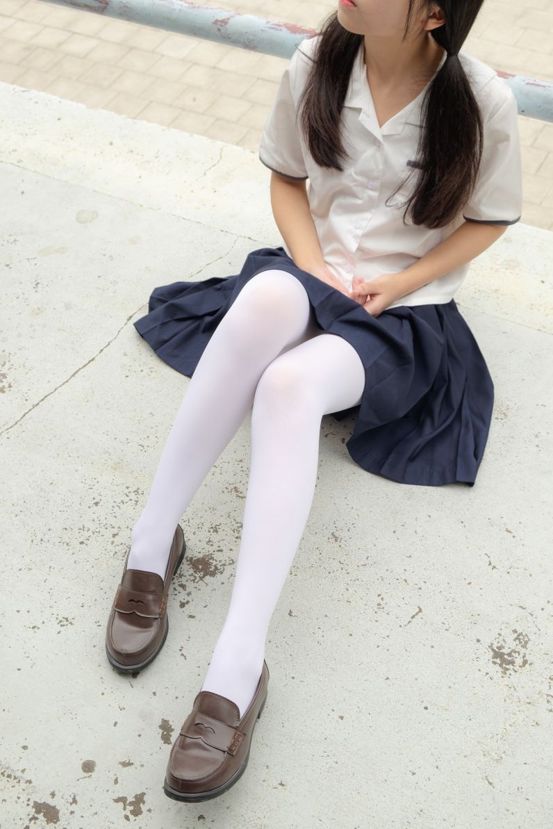 废弃学校的白丝少女 – 589