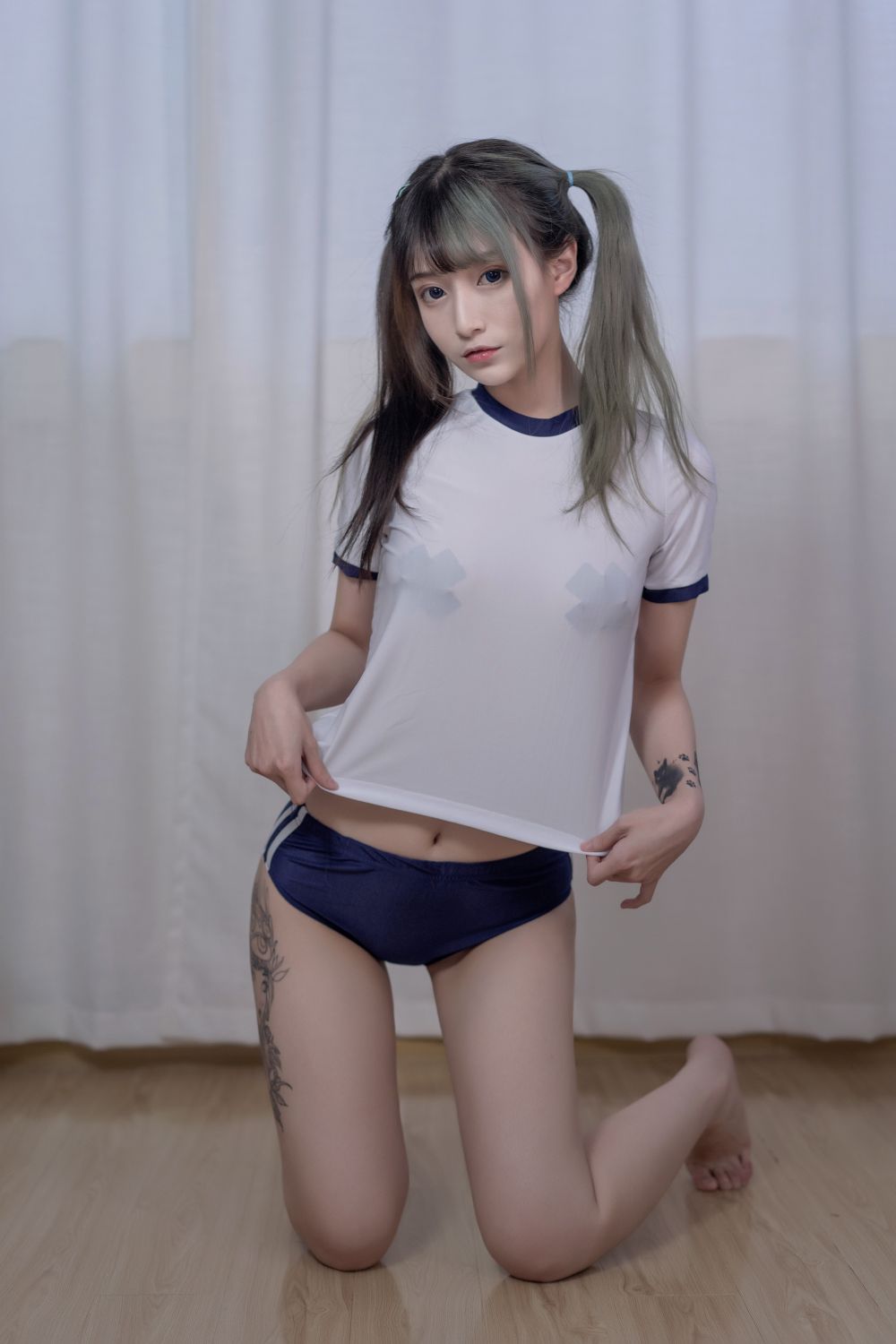 体操服双马尾美女 – 891