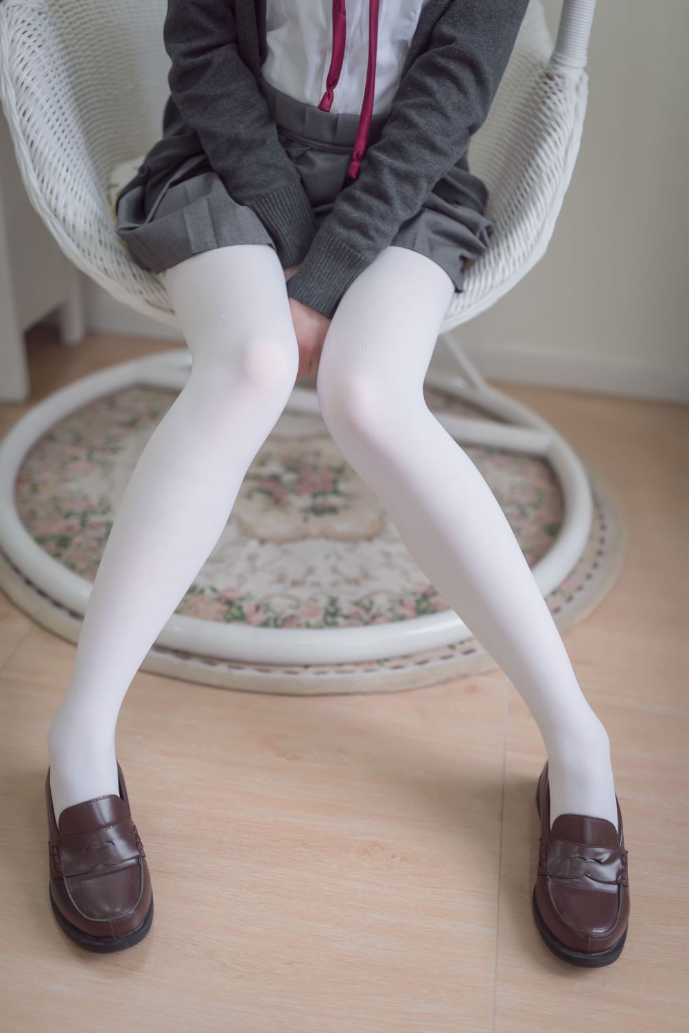 白丝制服少女 – 401