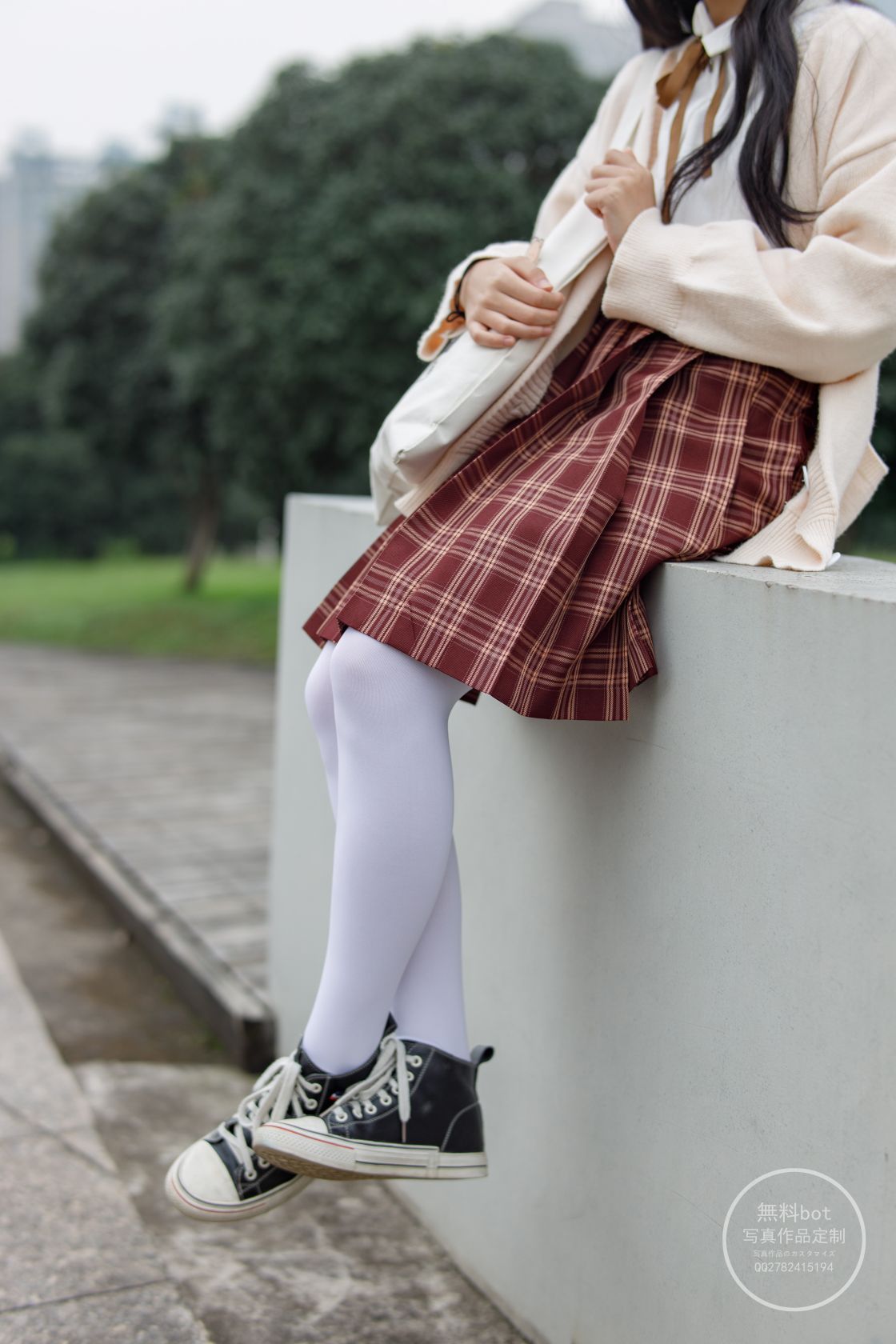 森萝财团 - 有料 - 依依户外白丝JK制服 - 4035