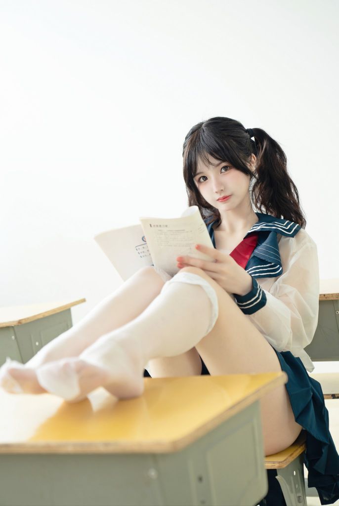 橙子喵酱 – 课桌泳衣 – 1590