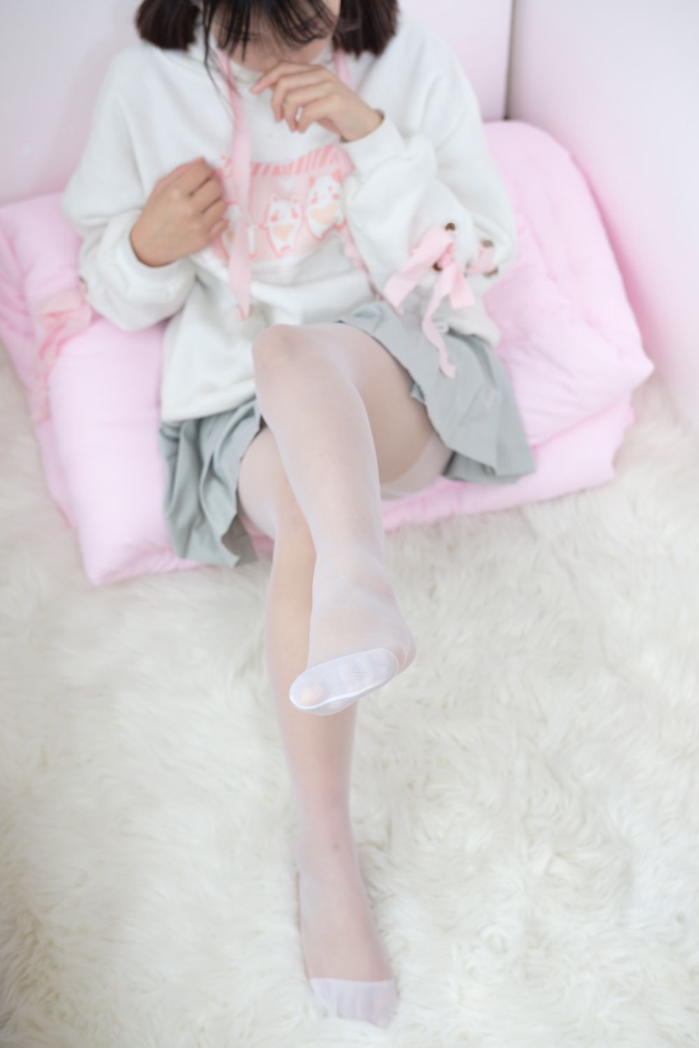 白丝美足少女 – 139