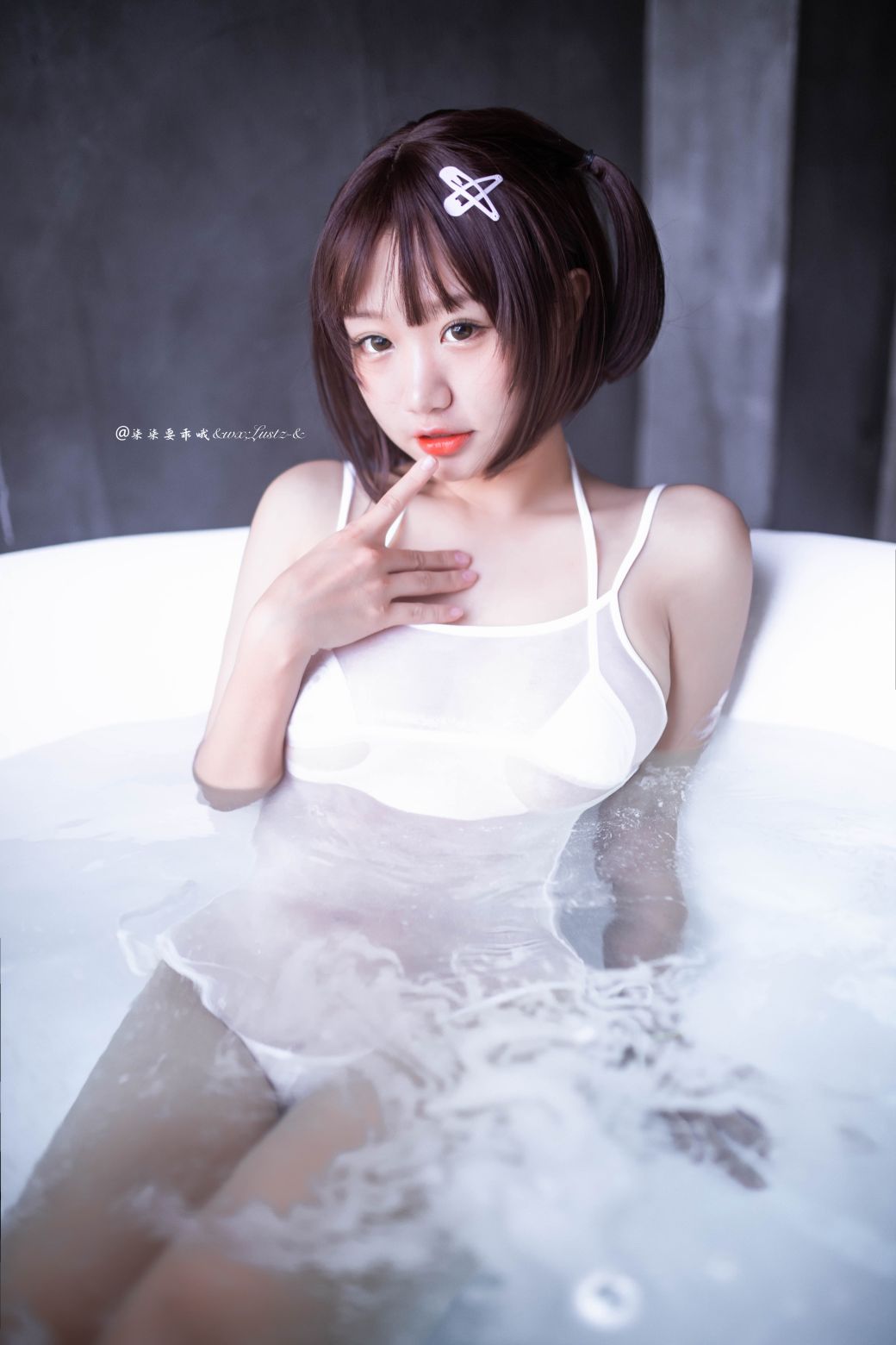 柒柒不可爱激凸死库水X白色Spa – 1257