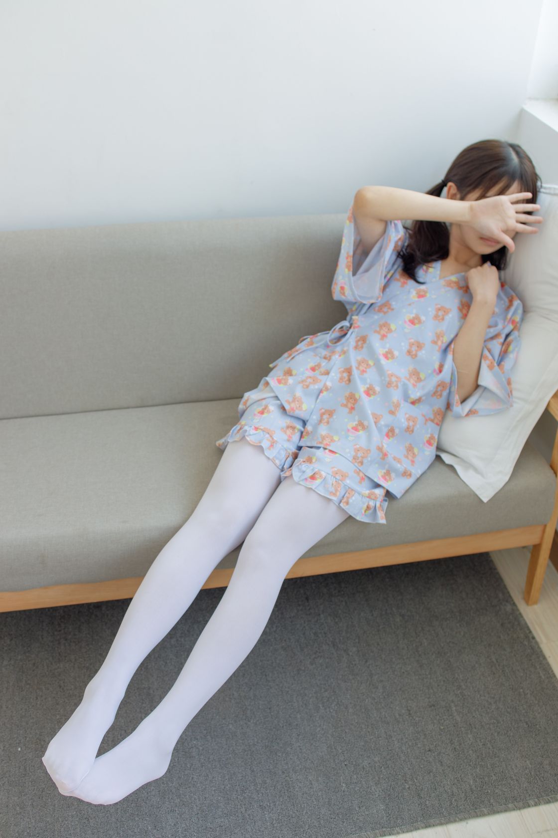森萝财团 - 内部 - 沙发上诱人的白丝美少女 - 4008
